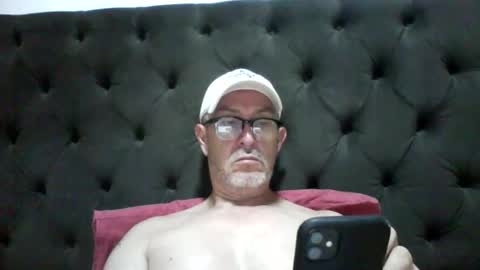 hennrhy_70 online show from March 22, 5:22 am