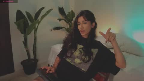 Hello I am Valentina independent Colombian model I love sensuality and pleasure welcome online show from November 25, 12:20 am