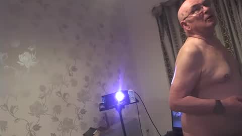 mature online show from November 9, 8:00 pm