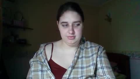 hess_luna_ online show from November 8, 10:40 am