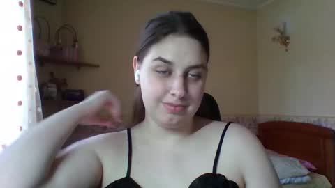 hess_luna_ online show from March 23, 9:25 am