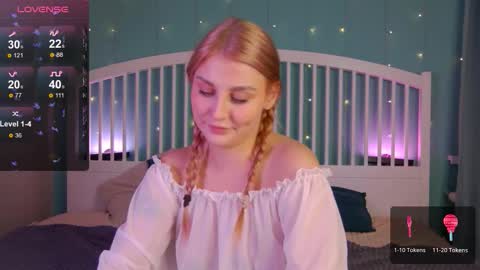 Snapshot of hey_cassie chatting on October 2, 3:22 pm hey_cassie online show from October 2, 3:22 pm