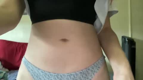 Snapshot of heybluebabe chatting on February 5, 8:35 pm Blue  online show from February 5, 8:35 pm