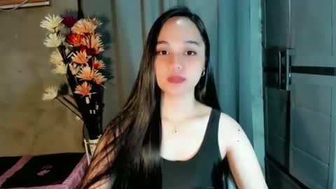 hilarymolly online show from February 3, 9:30 pm