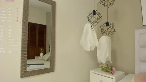 Snapshot of hilaryr29 chatting on October 18, 10:47 pm Hilary online show from October 18, 10:47 pm