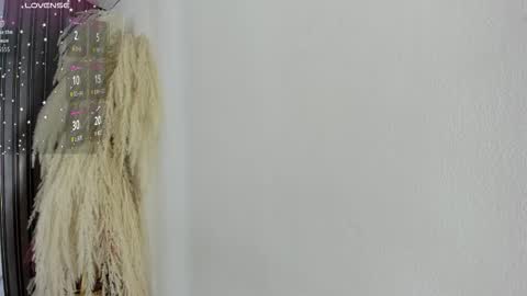 Hilary Thomsom online show from February 3, 12:20 pm