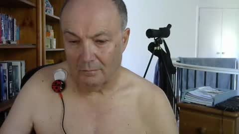 hills_999 online show from April 28, 2:27 am