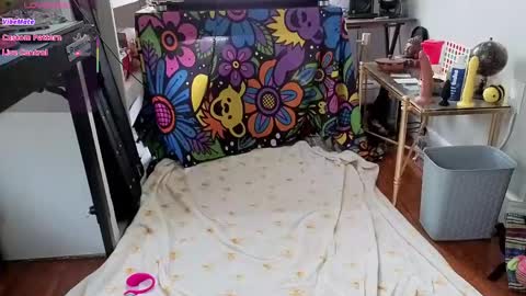 hippie_luver online show from May 21, 3:18 pm