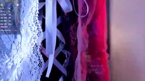 Ella online show from November 30, 8:16 pm