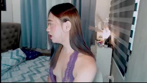 hoelymarie online show from May 7, 3:35 am