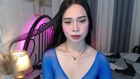 hoelymolly online show from May 21, 6:58 pm
