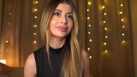 Moni Monica online show from December 2, 2:15 pm