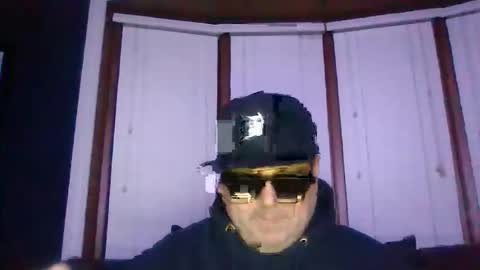 holden_minutz online show from November 26, 8:55 am