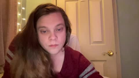 Snapshot of holly23hopefull chatting on December 29, 3:44 am Hollys Drive threw Side Of CB. online show from December 29, 3:44 am