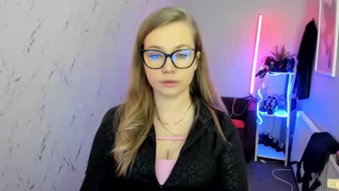 Holly online show from January 18, 7:56 pm