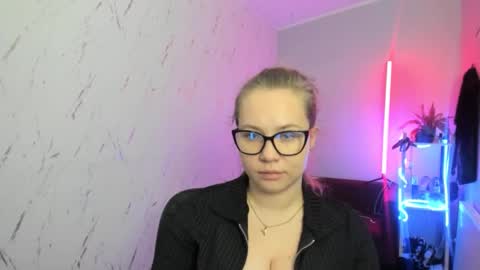 Holly online show from December 16, 9:10 pm