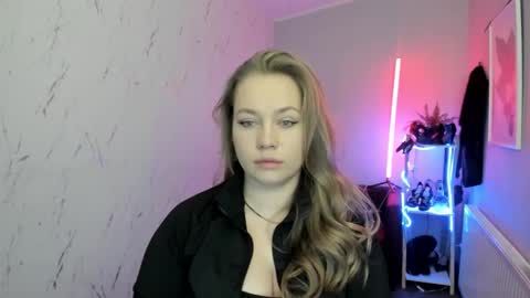 Holly online show from January 12, 9:00 pm