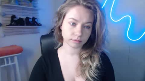 Holly online show from February 18, 8:05 am