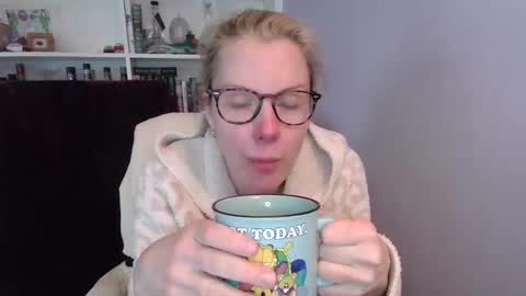 holly_bourbon online show from March 16, 7:29 pm