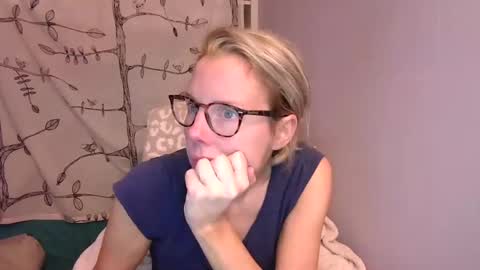 holly_bourbon online show from September 17, 1:20 am