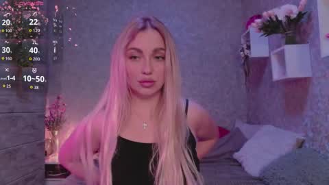 Snapshot of holly_molly8 chatting on October 2, 6:07 pm holly_molly8 online show from October 2, 6:07 pm