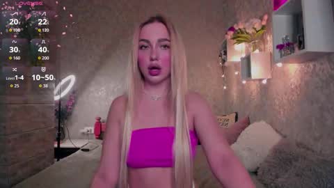 holly_molly8 online show from November 14, 10:00 pm