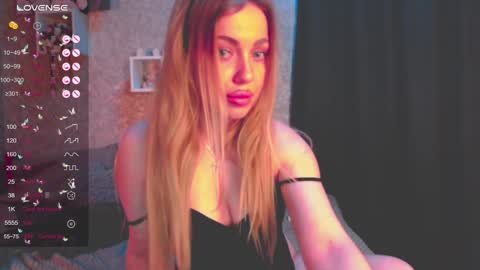 Snapshot of holly_molly8 chatting on January 16, 8:57 pm holly_molly8 online show from January 16, 8:57 pm