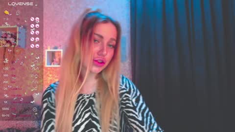 Snapshot of holly_molly8 chatting on January 17, 9:06 pm holly_molly8 online show from January 17, 9:06 pm