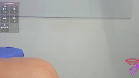 holly_nicole18 online show from June 23, 7:42 pm