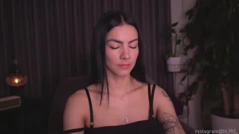 Holly Linder online show from September 17, 1:20 am