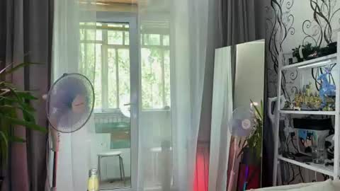 holy_eggs_00 online show from June 21, 11:05 am