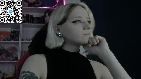 holy_mistresss online show from May 12, 8:23 am