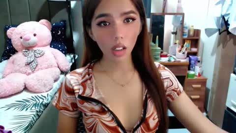 MOLLY online show from November 22, 1:42 pm