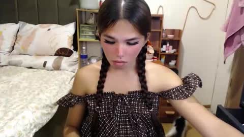 MOLLY online show from May 12, 3:43 pm