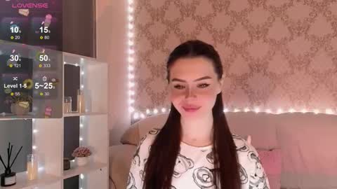 Mia online show from December 4, 3:06 am