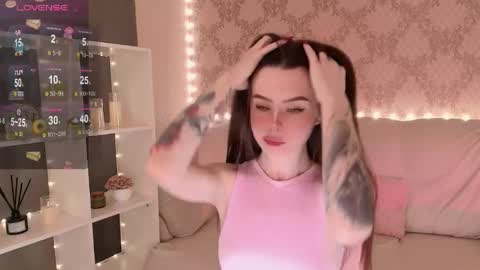 Mia online show from April 21, 3:46 am