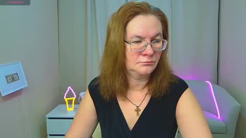 holymilfa online show from February 1, 4:42 am