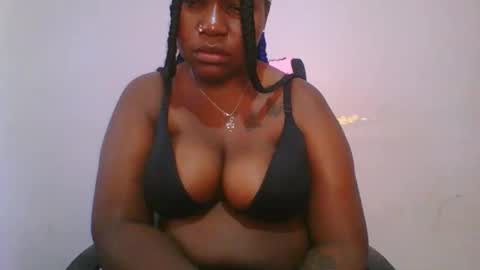 honey_beb online show from November 5, 9:00 am