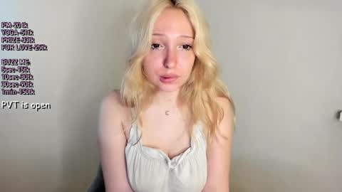 Honey and Misa online show from April 4, 10:39 pm