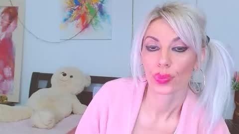 honey_lara online show from January 18, 2:31 am