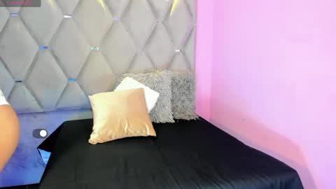 honey_moontsts online show from April 28, 12:20 pm