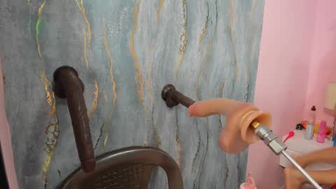 Snapshot of honey_sofii_ chatting on September 23, 11:37 am honey_sofii_ online show from September 23, 11:37 am