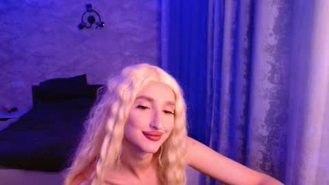 honey_sunset online show from September 29, 6:18 pm