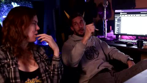 Honey and Bear online show from March 1, 3:55 am