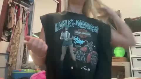 honeybun_z online show from January 17, 10:07 pm