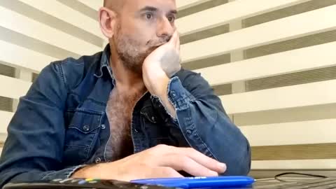 Snapshot of honeydaddyforyou chatting on February 26, 10:04 pm honeydaddyforyou online show from February 26, 10:04 pm