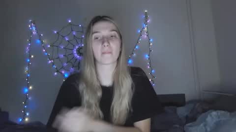 honeyveil online show from November 18, 3:26 pm