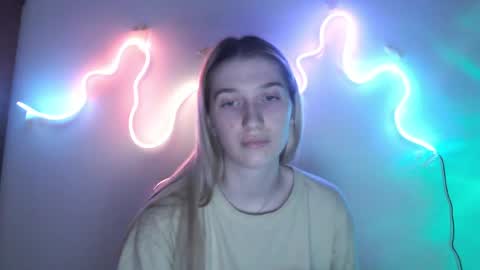 honeyveil online show from March 26, 2:44 pm