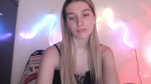 honeyveil online show from March 25, 2:35 pm