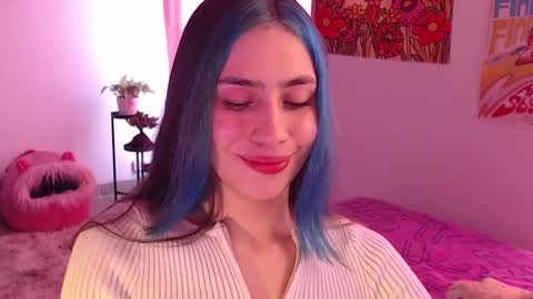 Snapshot of honeyypeaach chatting on December 18, 8:03 pm    online show from December 18, 8:03 pm